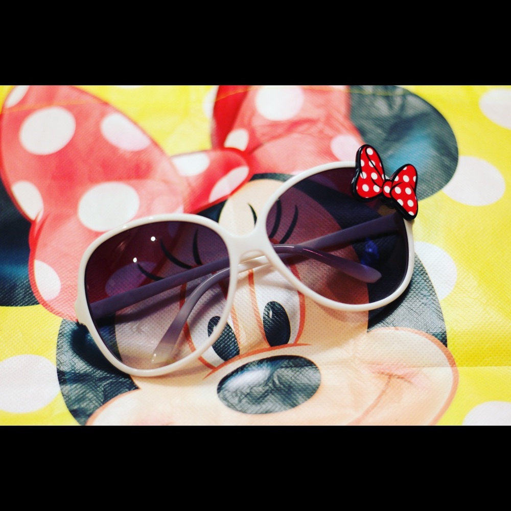 White Minnie Mouse Sunglasses.