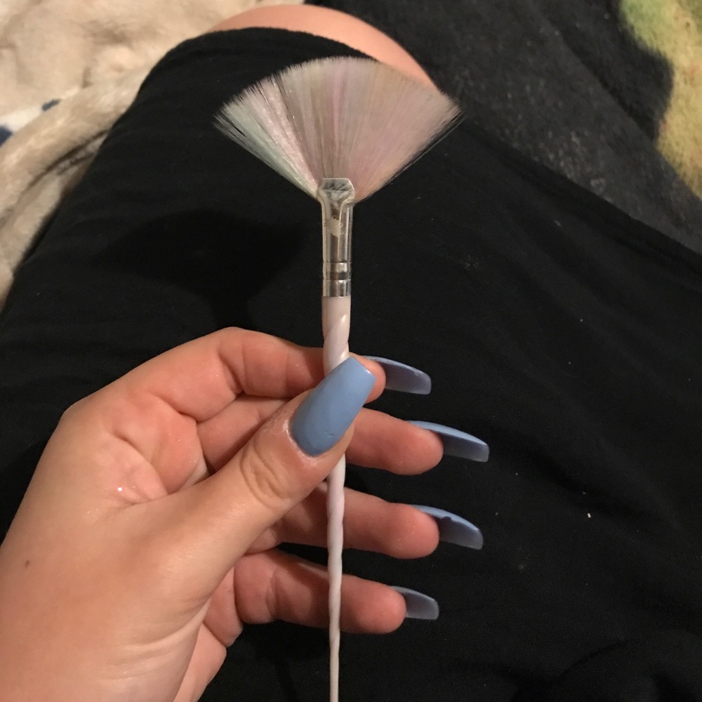 Unicorn fan brush