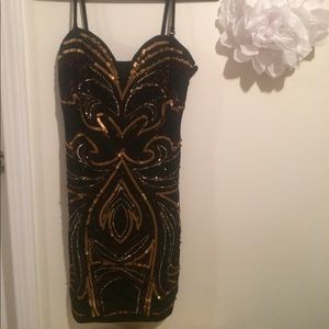 ❗️LAST CHANCE❗️Gone 7/29 H&M black/gold dress