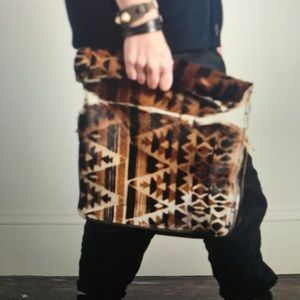 Ampersand as Apostrophe Aztec Parcel