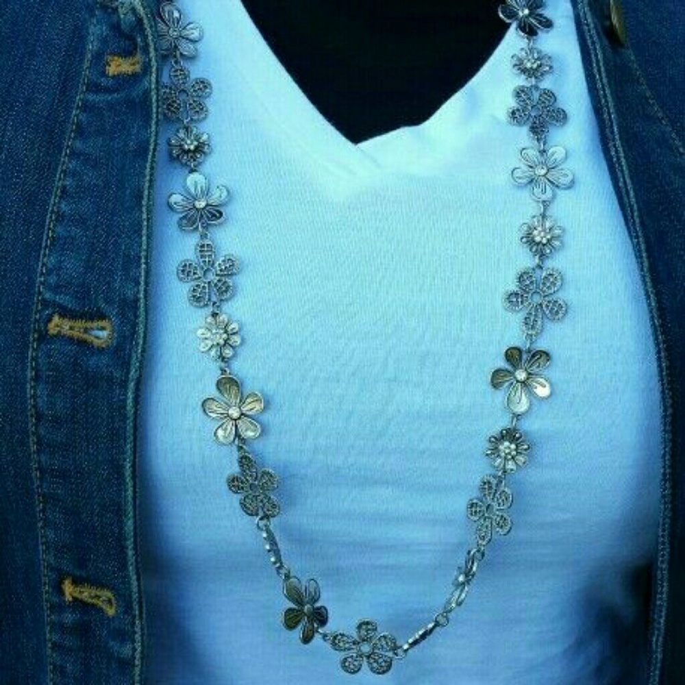 Premier Designs daisy chain.