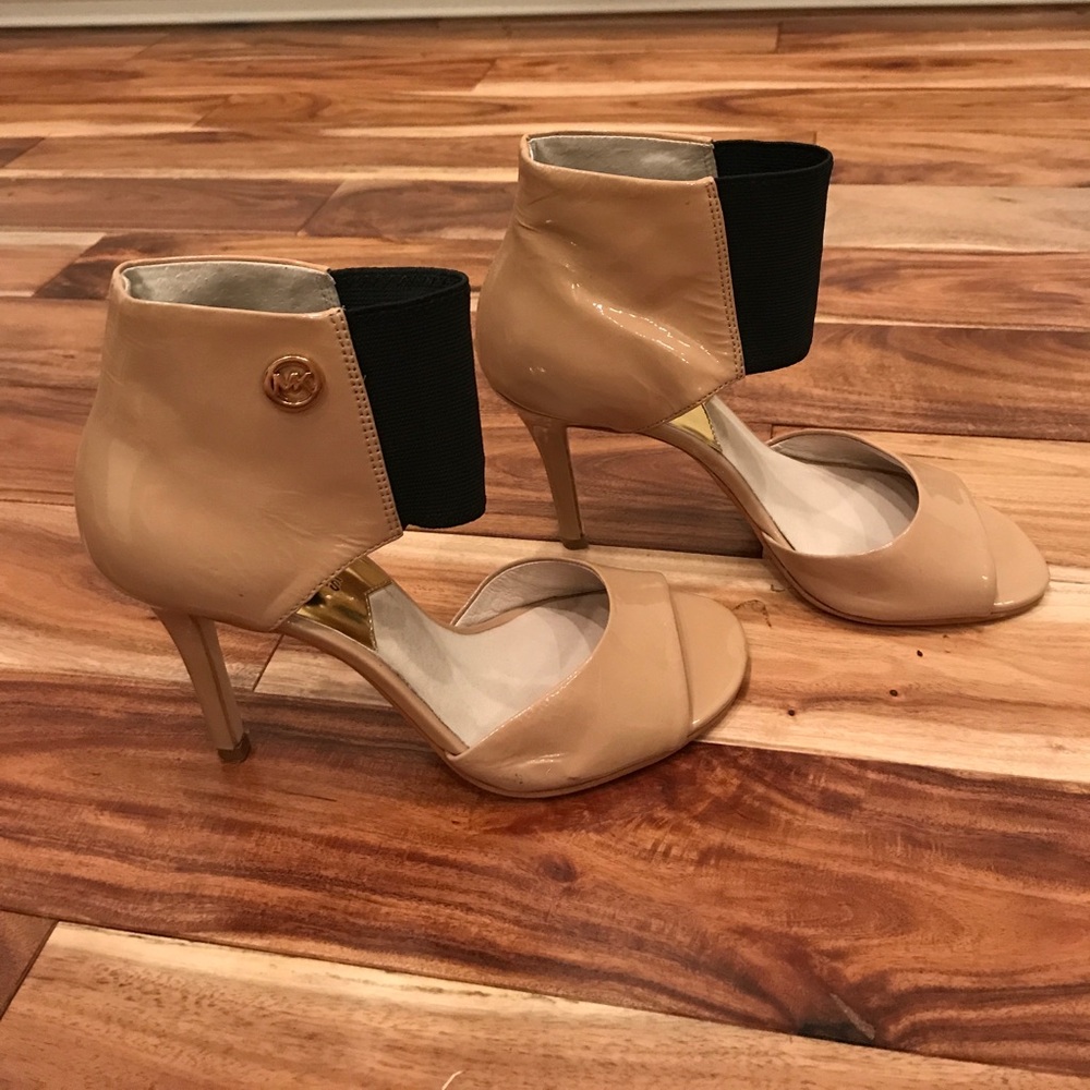 Michael Kors Nude Pumps