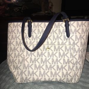 Micheal Kors purse