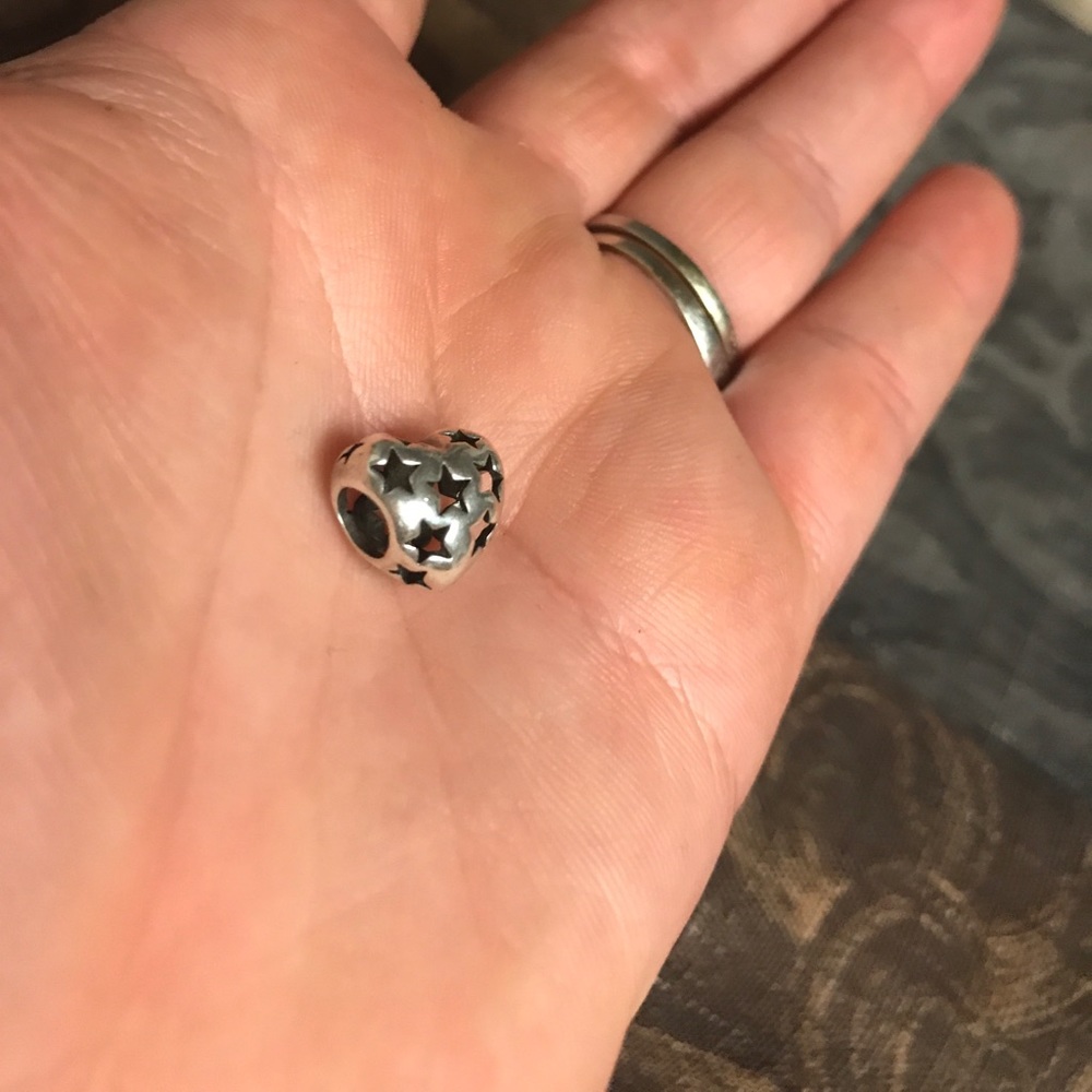 PANDORA - Picture 2 of 5
