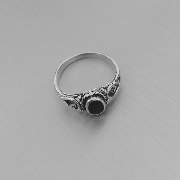 Sterling Silver Black Onyx Ring with Swirl - Picture 4 of 6