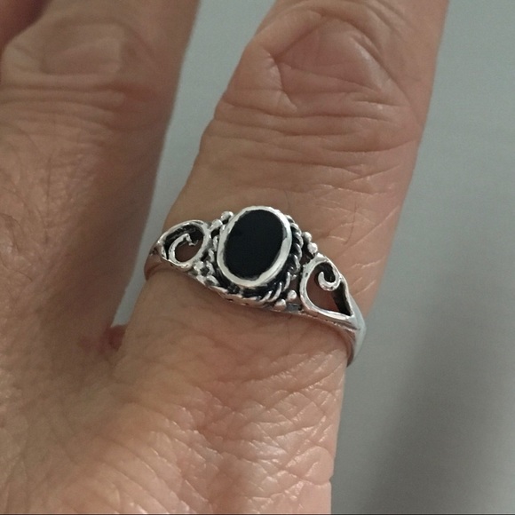 Sterling Silver Black Onyx Ring with Swirl - Picture 3 of 6