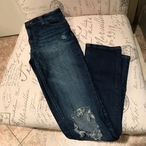 Minimal Distressed Relaxed Skinny Jeans