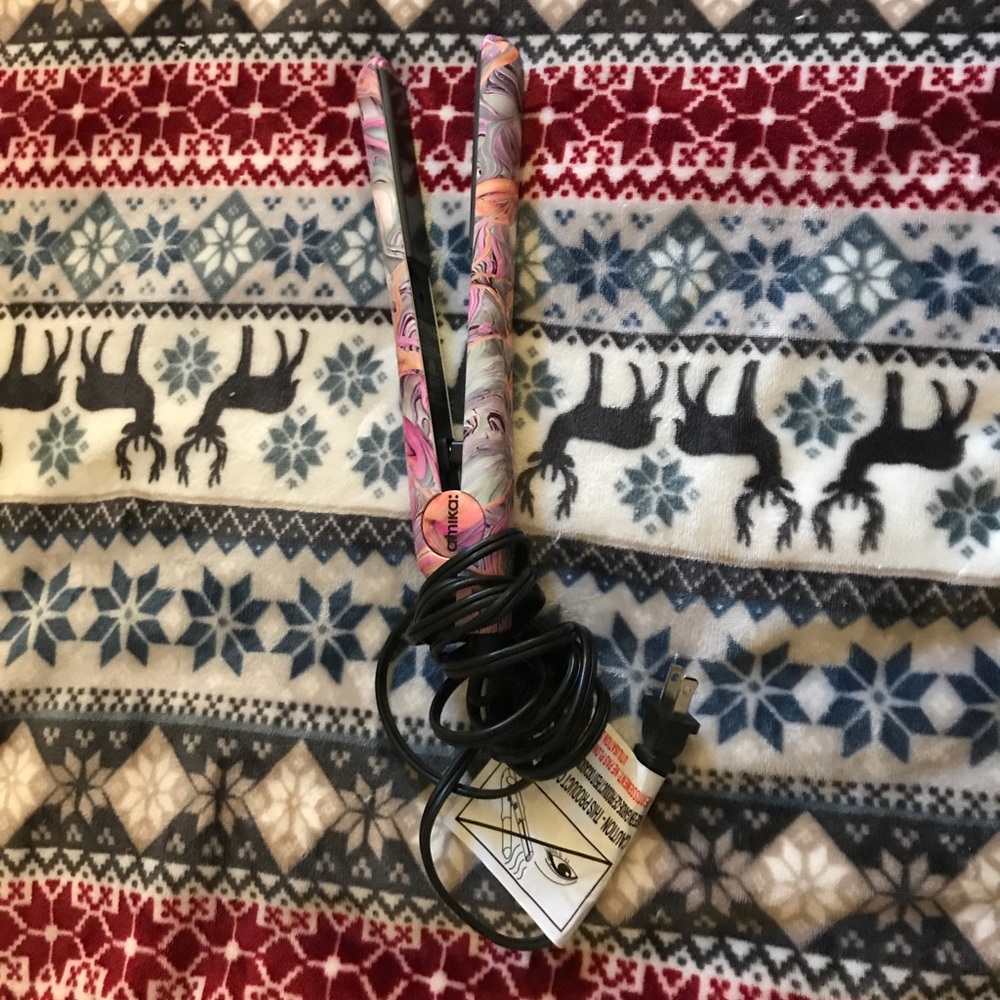 Anika hair straightener/curler