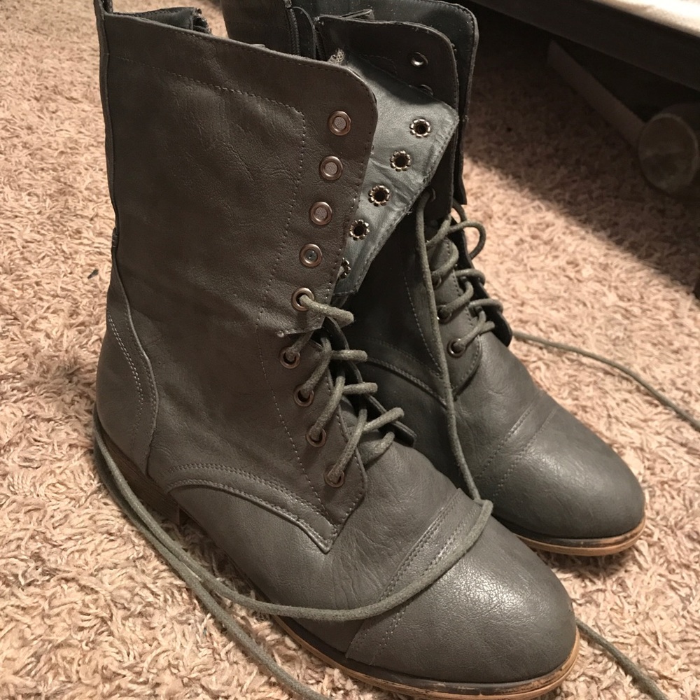 Combat boots