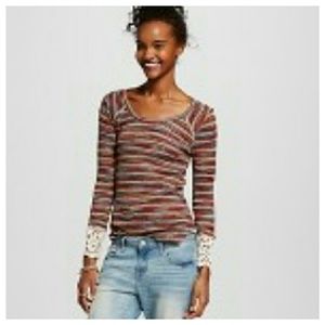 Multi color lace trim top sz small