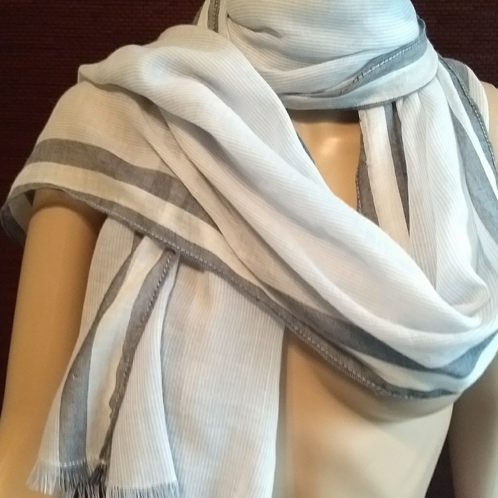 Beautiful New Gap scarf/shawl/wrap