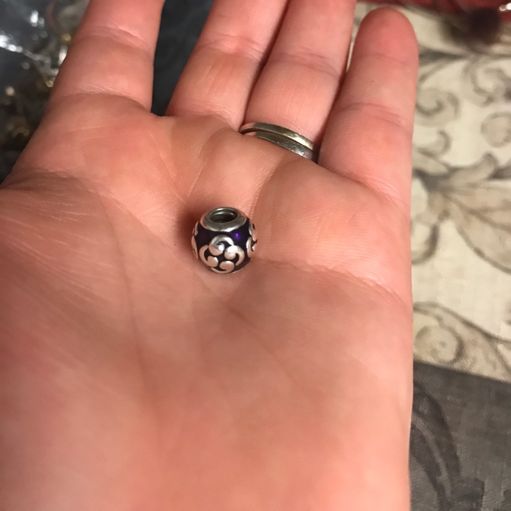 PANDORA - Picture 5 of 5