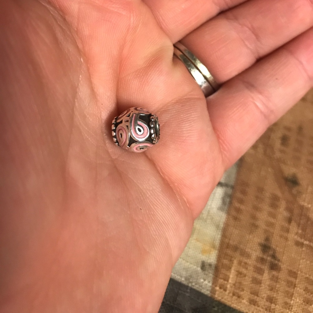 PANDORA - Picture 4 of 5