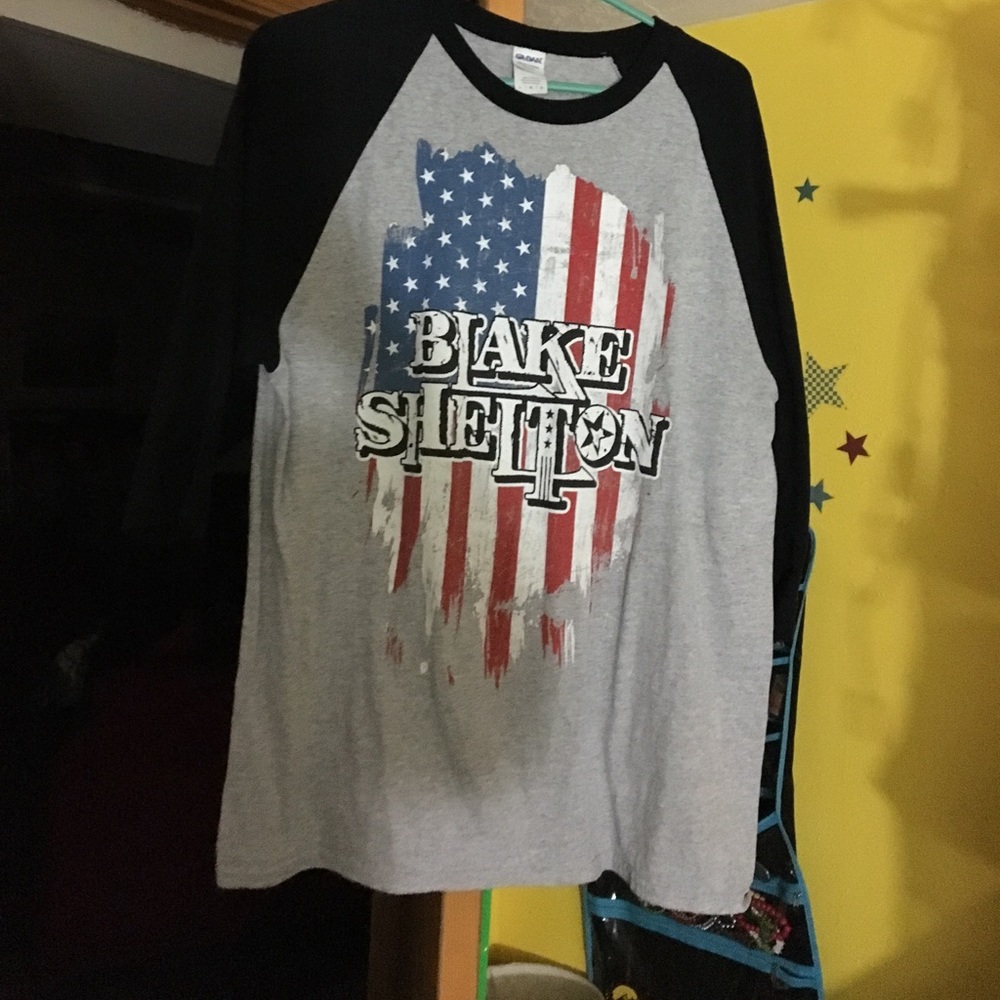 Blake Shelton concert shirt
