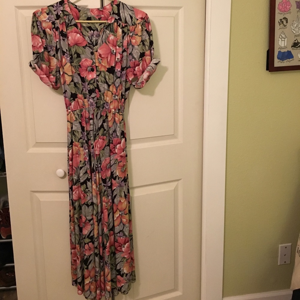 Retro 90's mom look.