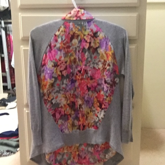 ❌SOLD❌Etcetera Cardi/silk top set - Picture 3 of 7