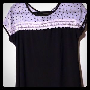 *SOLD* Super cute top!