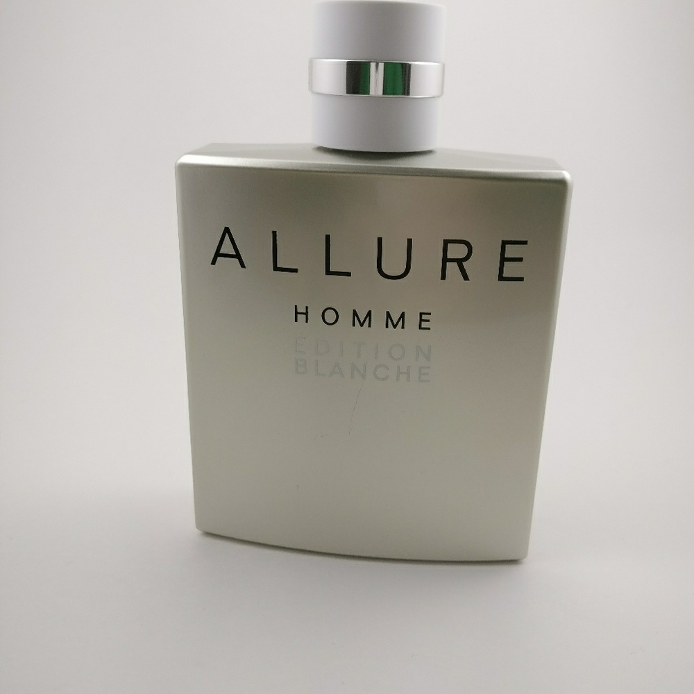 1/3 full allure Homme edition Blanche edp 5oz