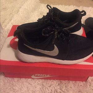Black nike Roshe one