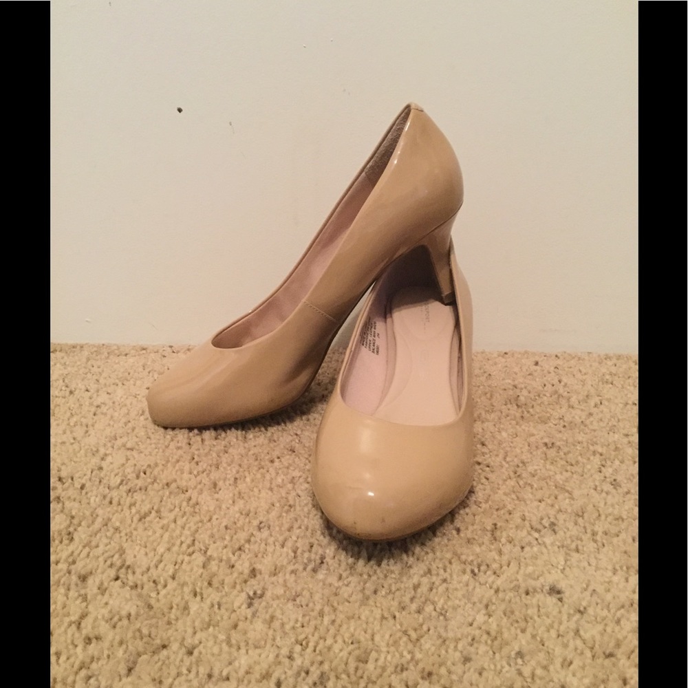 ❗️❗️❗️New without box❗️❗️❗️ Nude Rockport Heels
