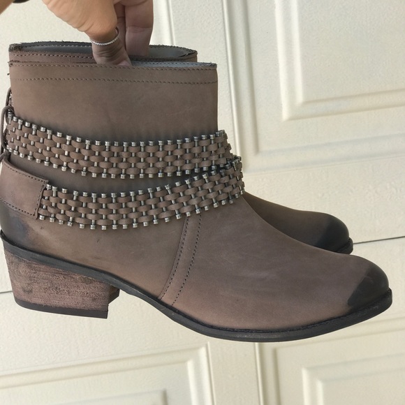 Burnished Distressed Round Toe Leather Ankle Boot - Picture 2 of 8