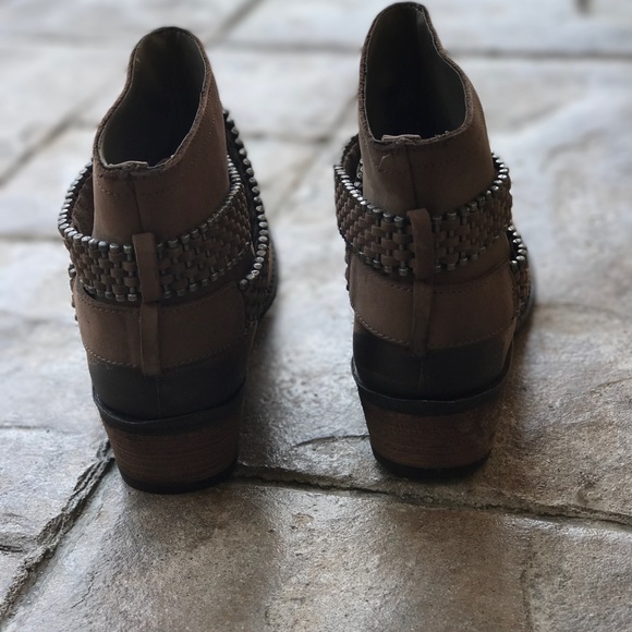 Burnished Distressed Round Toe Leather Ankle Boot - Picture 6 of 8