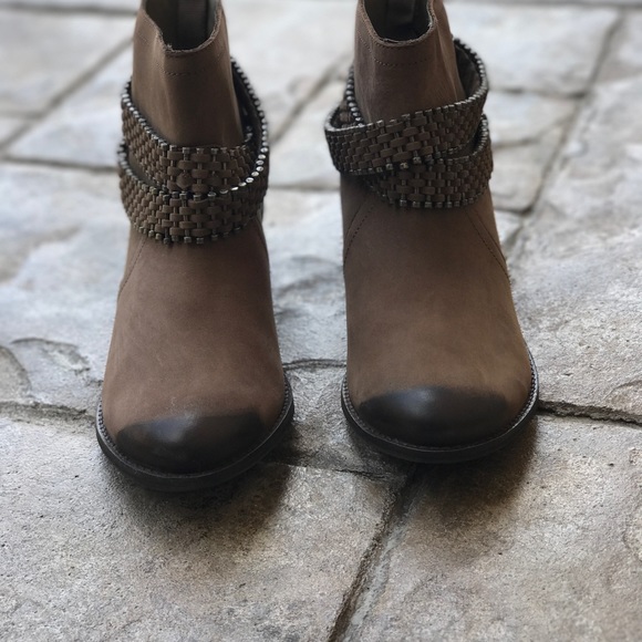 Burnished Distressed Round Toe Leather Ankle Boot - Picture 7 of 8