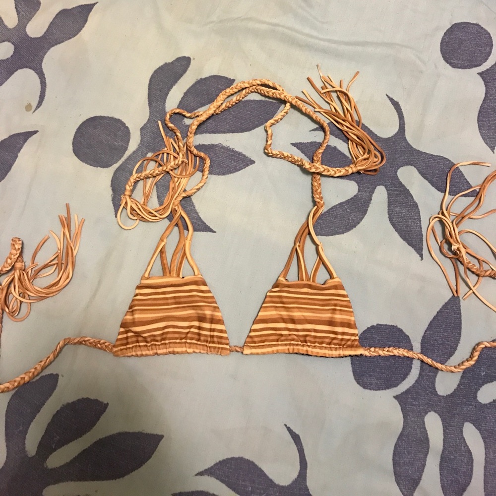Acacia tan lines top