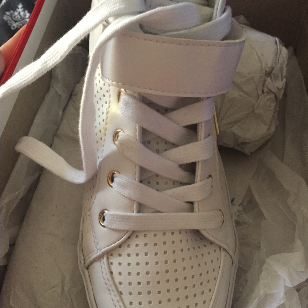 Guess High Top Sneakers - Picture 4 of 5