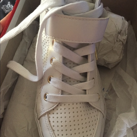 Guess High Top Sneakers - Picture 4 of 5