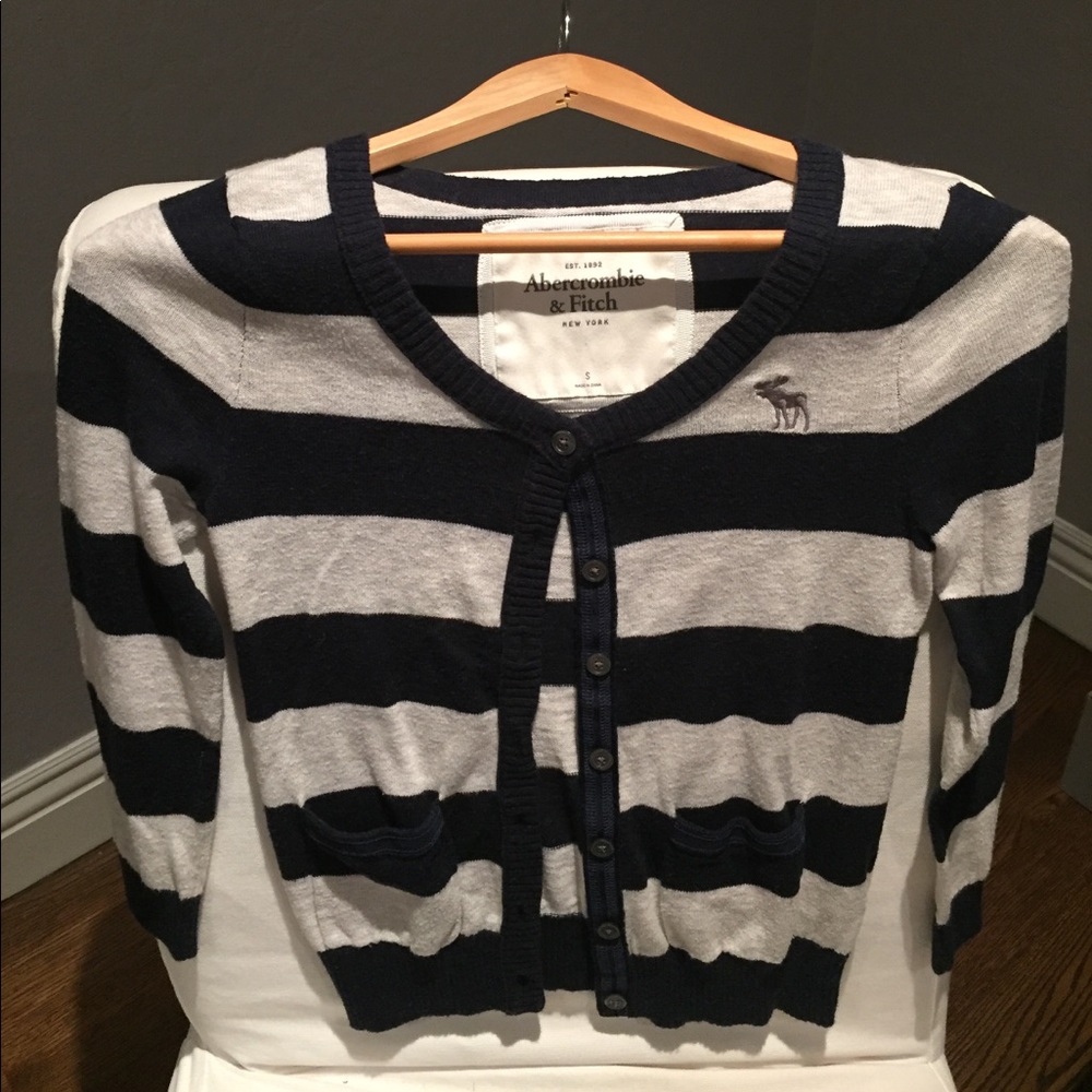 Sweater -Size Small- feels like an XS