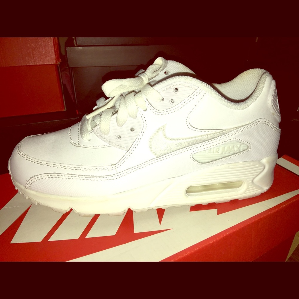 White Nike Air Max