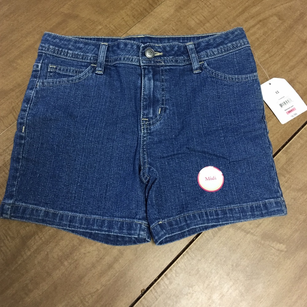 NWT: Girl's mid-rise, mid-length shorts - size 12