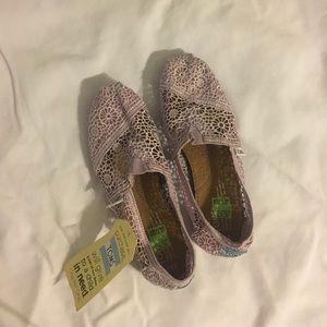 Women's Size 5.5 Lilac Snow Toms