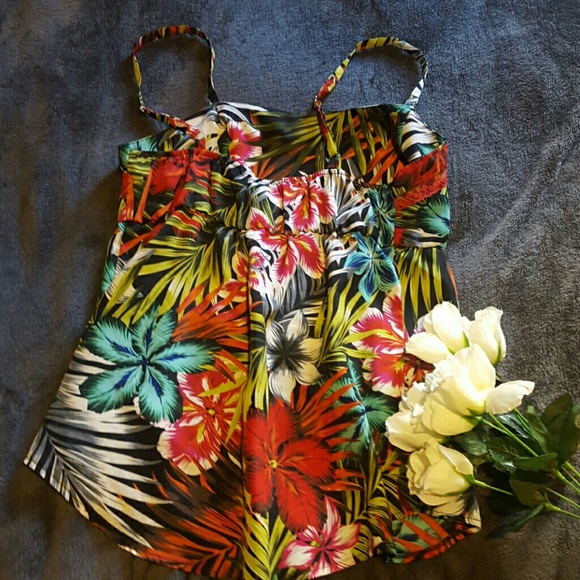 Floral tank - Picture 2 of 2