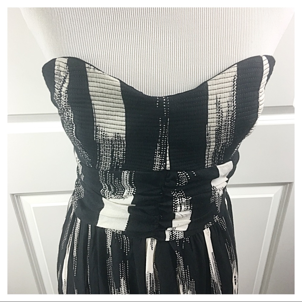 EUC Charlotte Russe Strapless Summer Dress - Picture 3 of 7