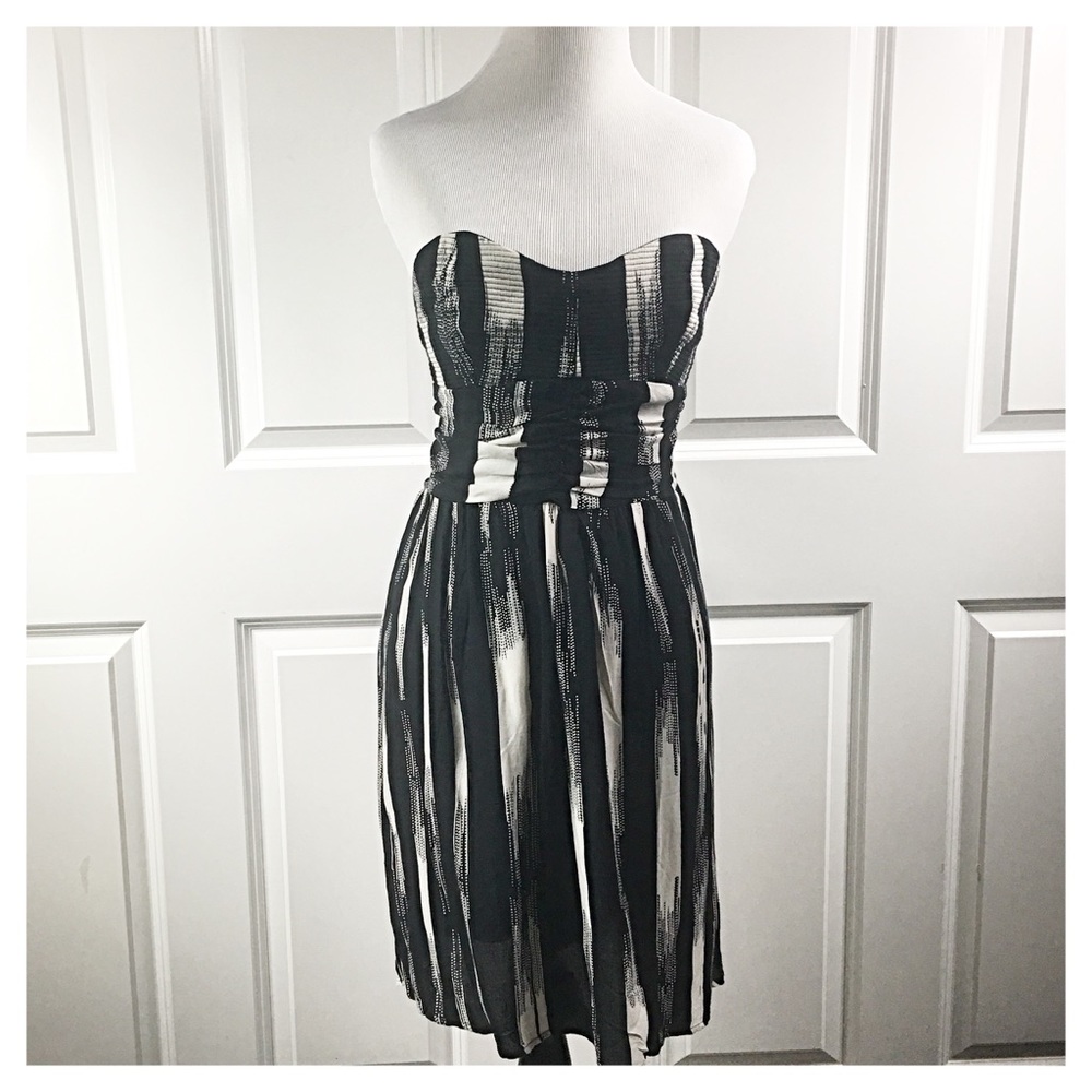 EUC Charlotte Russe Strapless Summer Dress - Picture 7 of 7