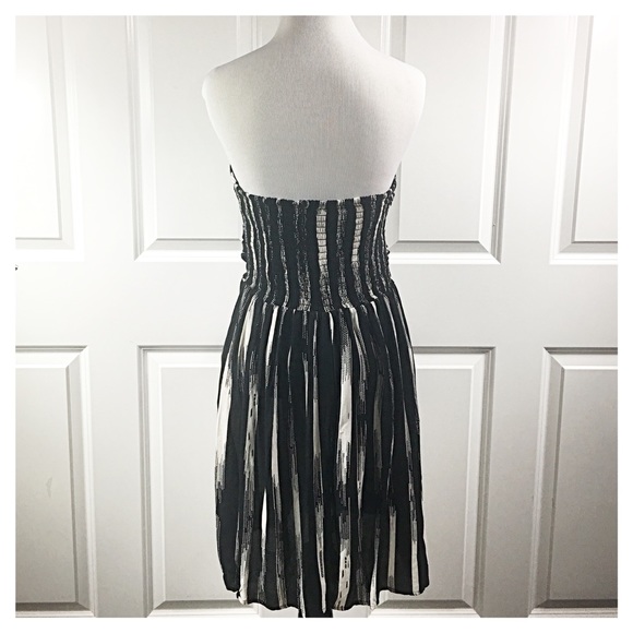 EUC Charlotte Russe Strapless Summer Dress - Picture 2 of 7