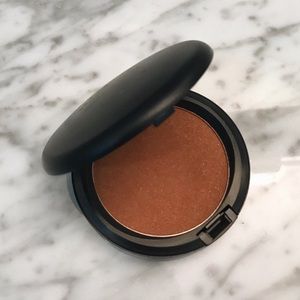Mac refined golden bronzing powder