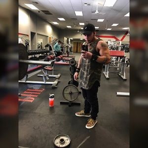 Meet your Posher, Victor