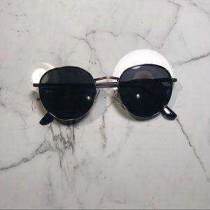 Retro round ray band style sunglasses