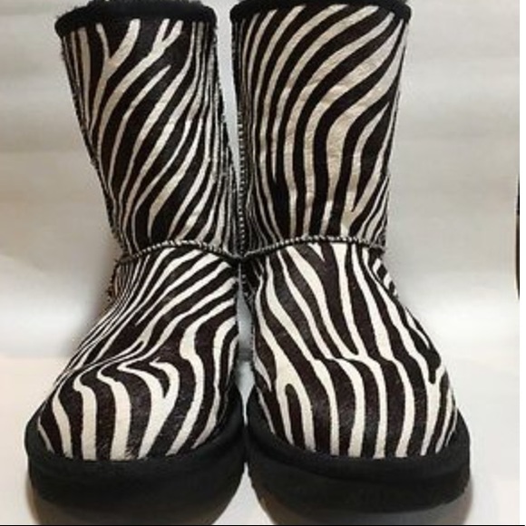 UGG short winter boots good condition - Picture 1 of 3