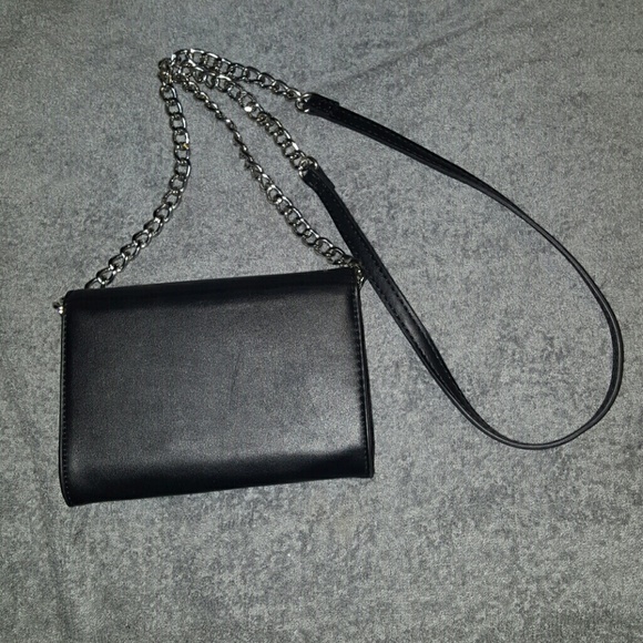 Forever 21 black crossover bag - Picture 2 of 4