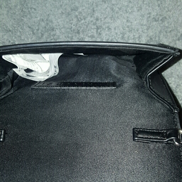 Forever 21 black crossover bag - Picture 4 of 4