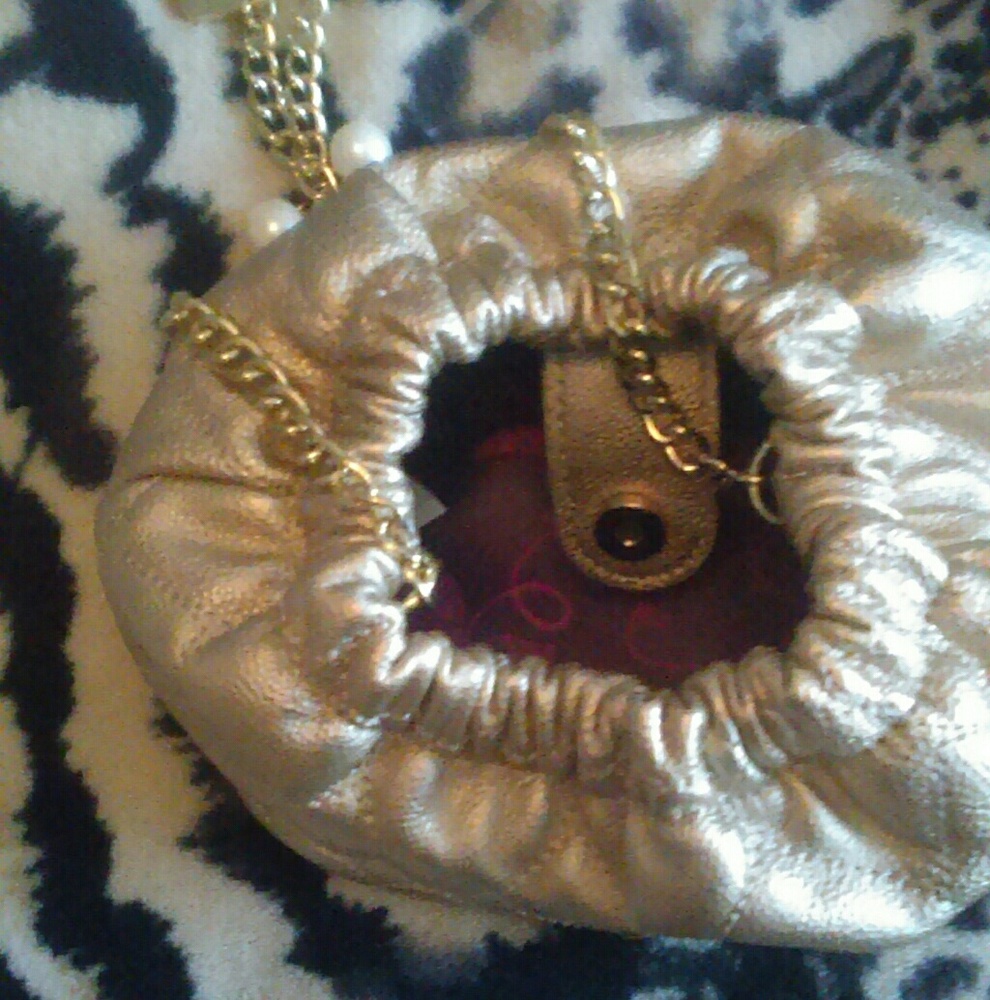 🆕Betsy Johnson Chain Link Crossbody Bag/Purse - Picture 3 of 6