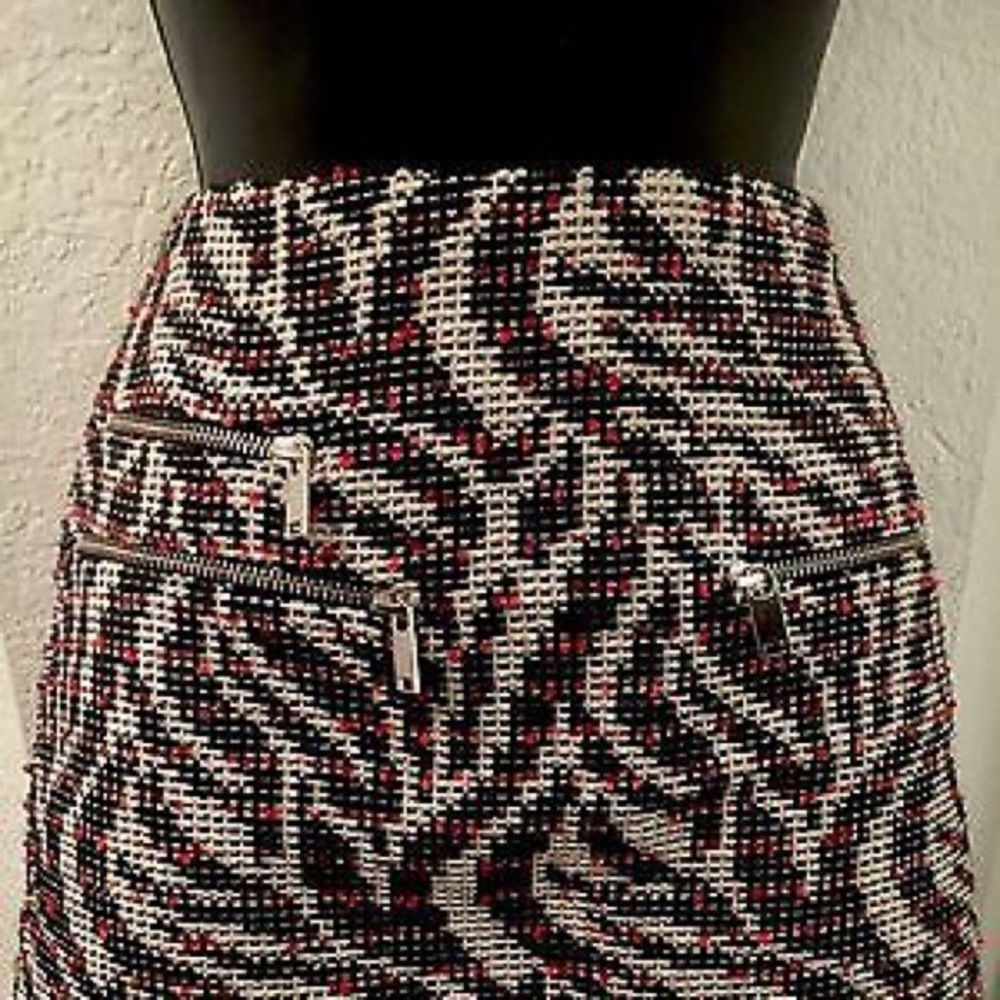 ⚡️SOLD⚡️Zara Zebra-Print Mini Tweed Skirt - 0 - Picture 7 of 7