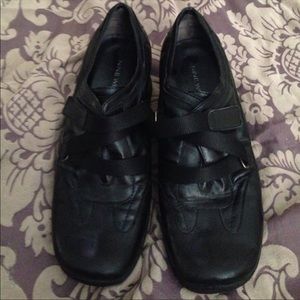 EUC Nine West black shoes