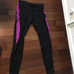 Small under armour black leggings w/ purple detail