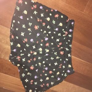 Forever 21 medium black floral flowy shorts