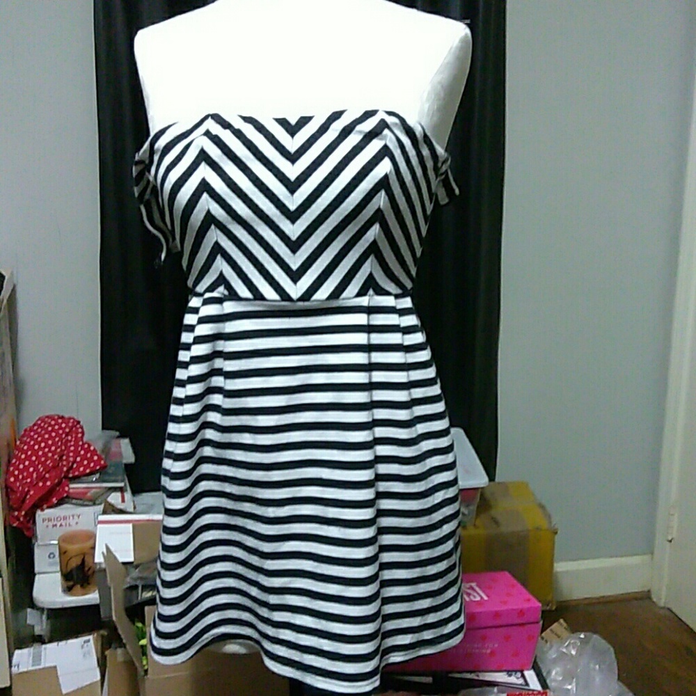 Strapless  B&w striped XS dress. BNWOT